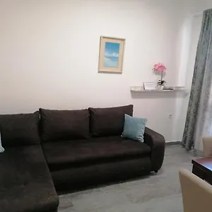 Apartments Njivice Apartman
